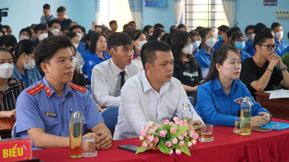 Phiên tòa giả định do Tỉnh Đoàn TT-Huế và Viện KSND tỉnh phối hợp tổ chức, nhằm tuyên truyền, phổ biến, giáo dục pháp luật cho cán bộ, đoàn viên, thanh niên. Ảnh: N.V