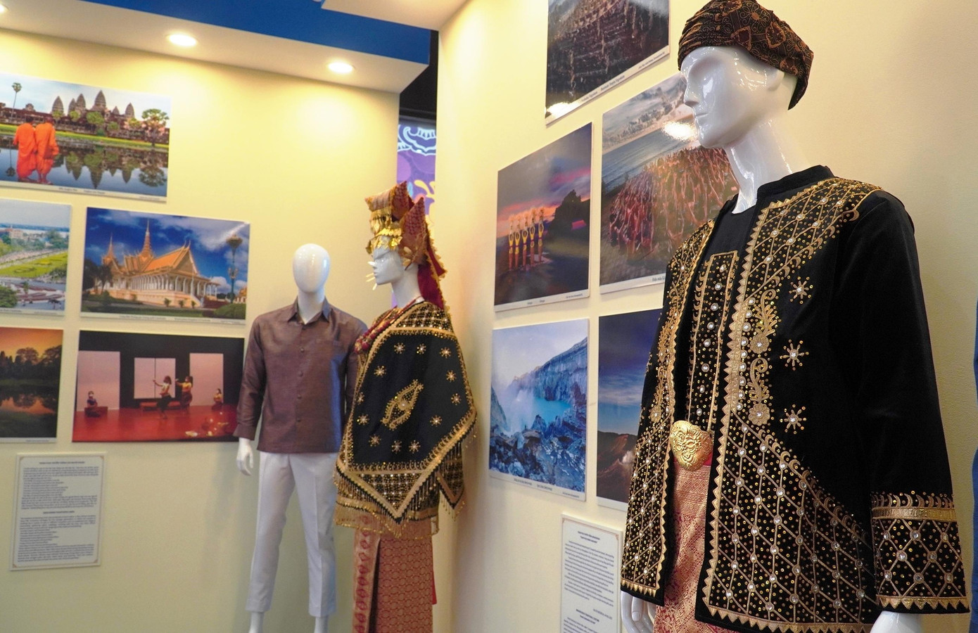 Trang phục truyền thống Indonesia. Ảnh: Ngọc Văn