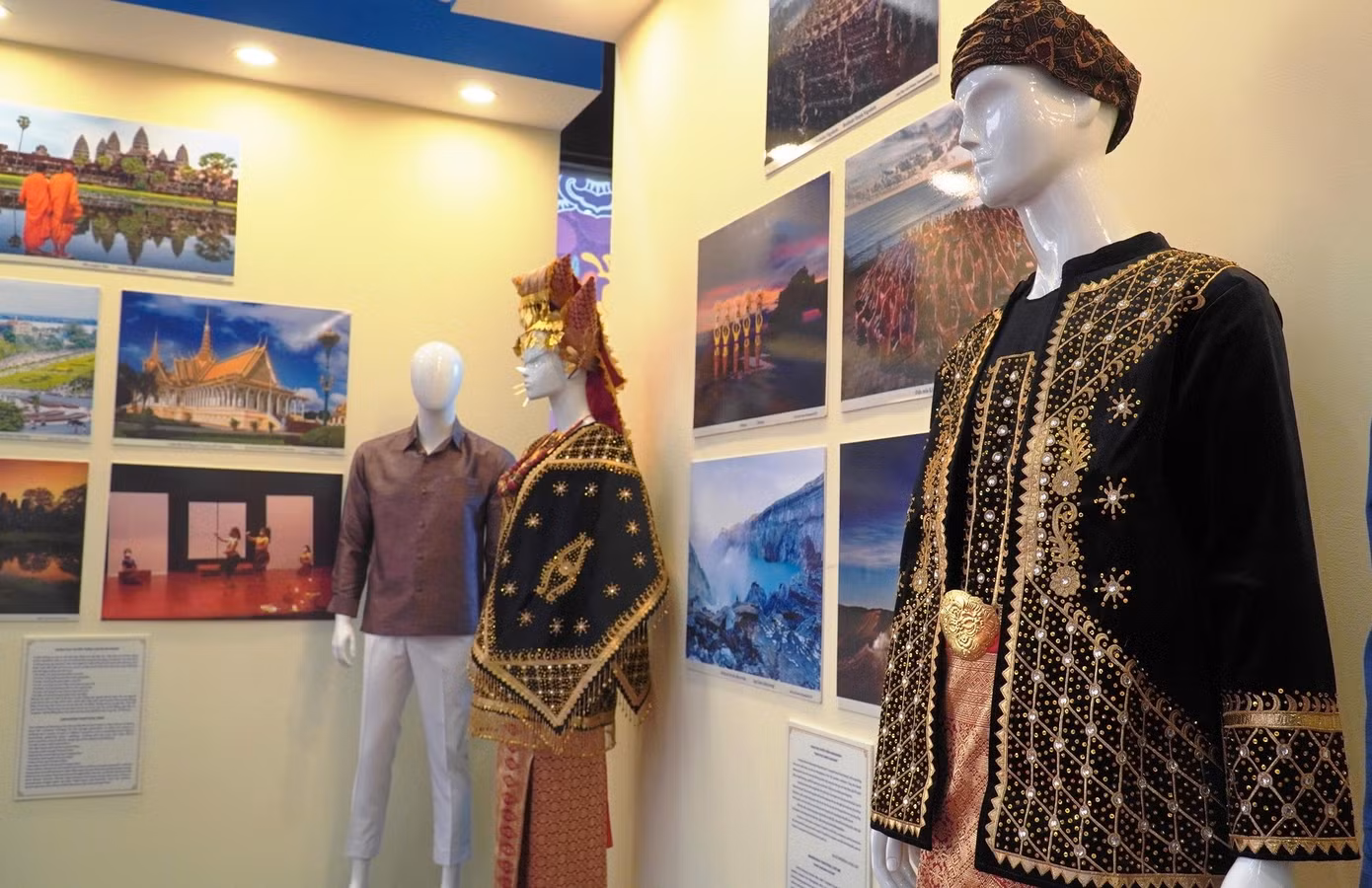 Trang phục truyền thống Indonesia. Ảnh: Ngọc Văn