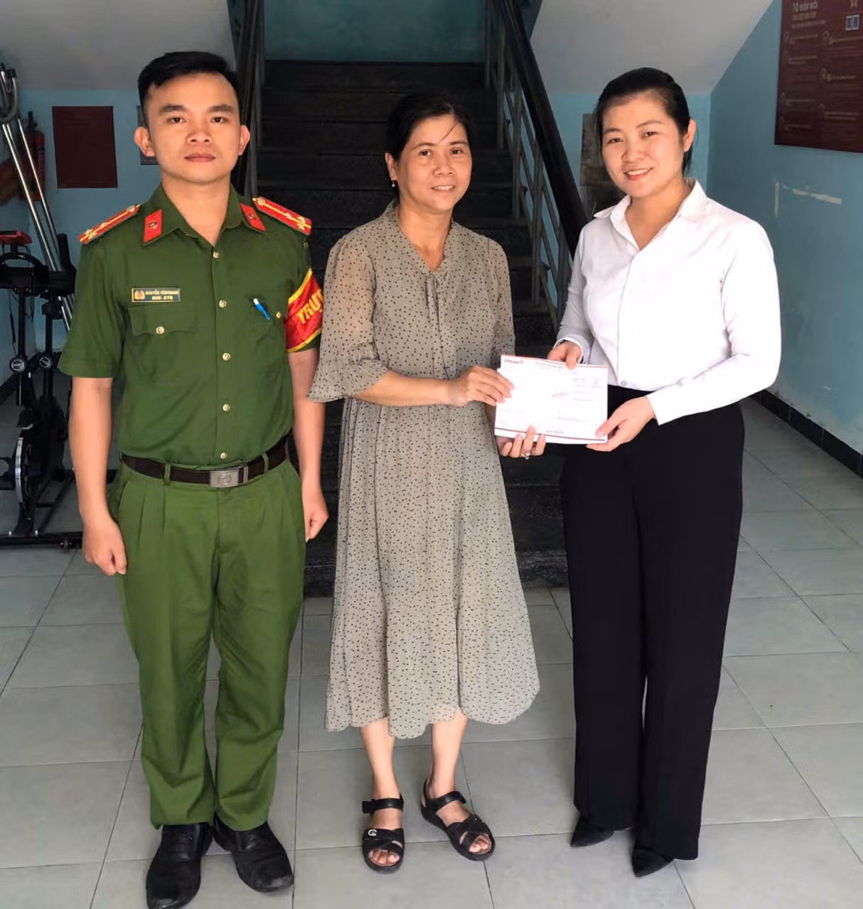 Thực hiện thủ tục hoàn trả tiền cho người chuyển khoản nhầm.
