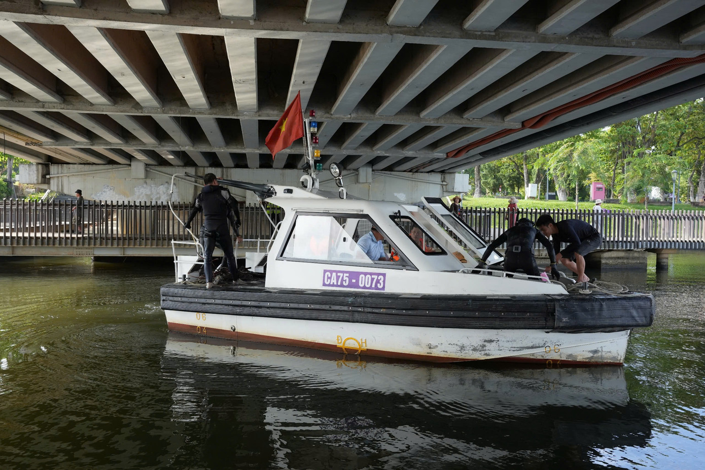Công tác kiểm tra nhằm nhằm đảm bảo an toàn cho các cầu, công trình giao thông, người và phương tiện lưu thông trước mùa mưa bão.