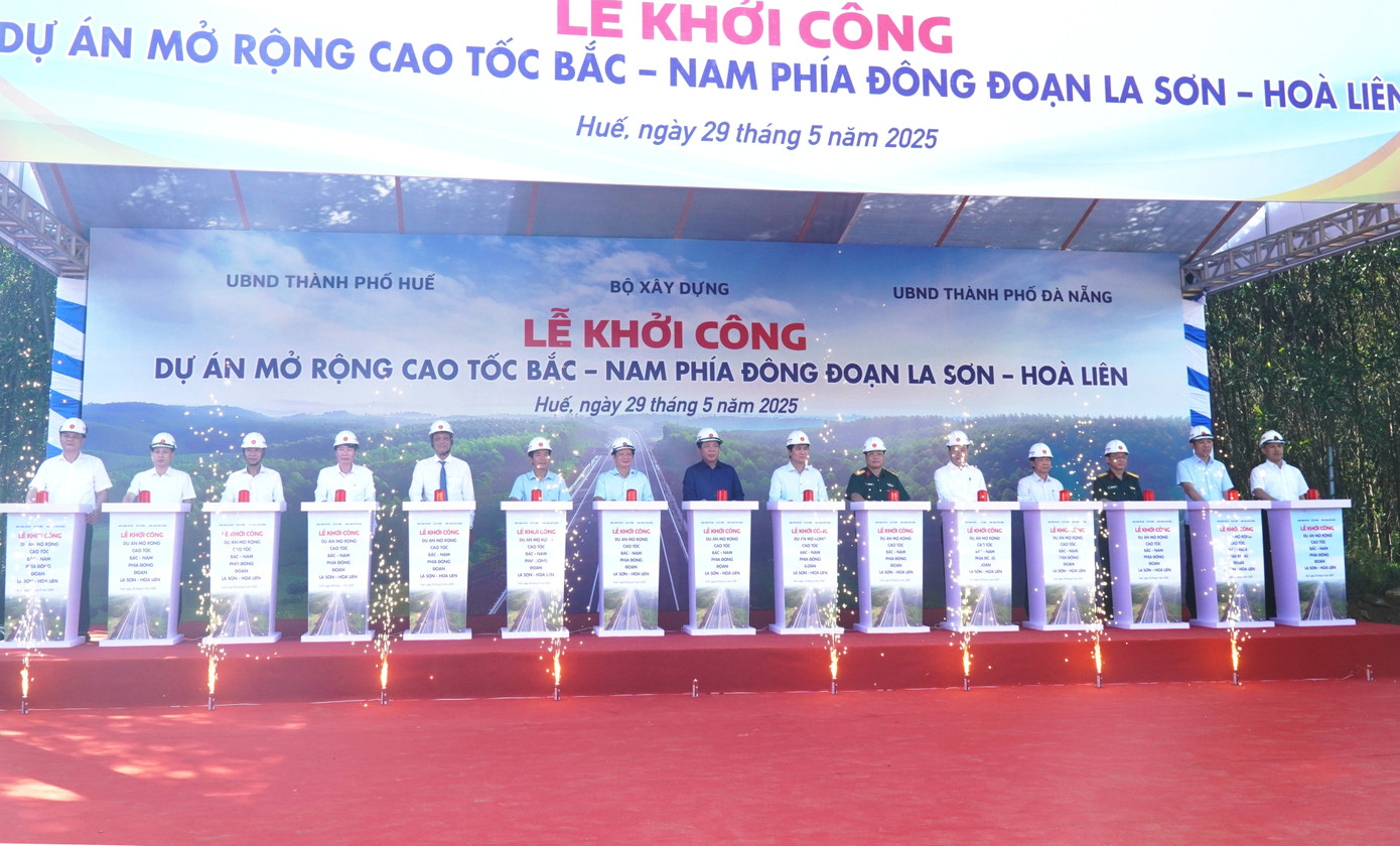 Bộ Xây dựng phối hợp UBND TP Huế và Đà Nẵng vừa tổ chức khởi công dự án mở rộng đoạn cao tốc La Sơn - Hòa Liên. Đây là một phần trong tổng thể dự án xây dựng cao tốc Bắc - Nam phía Đông, nối liền hai thành phố trực thuộc Trung ương là Huế và Đà Nẵng.