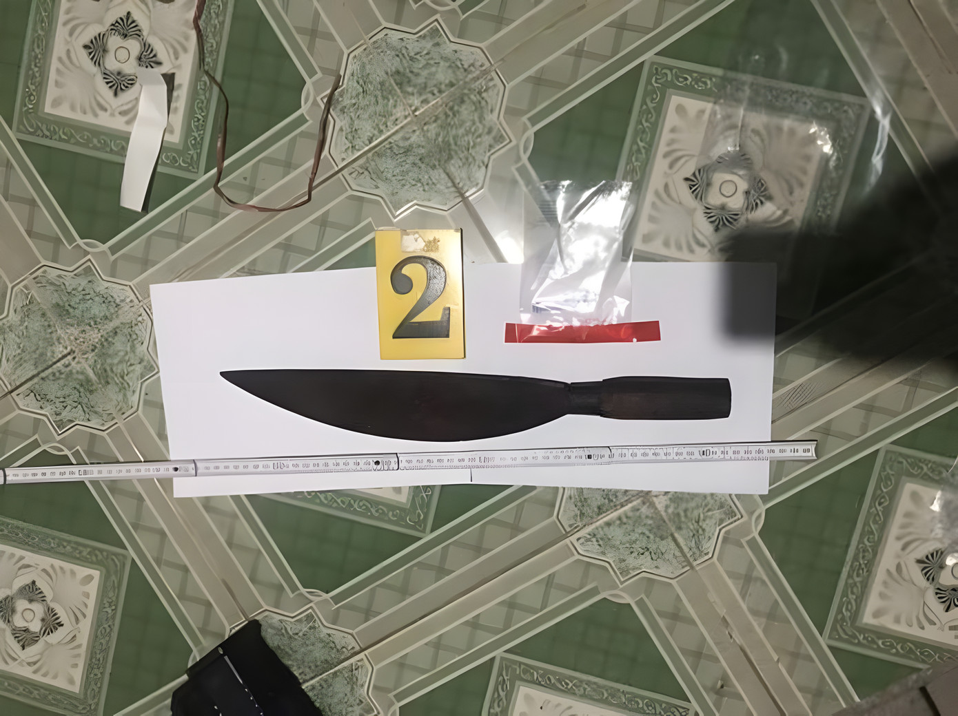 Hung khí nghi do Từ sử dụng để chém vợ gây thương tích.