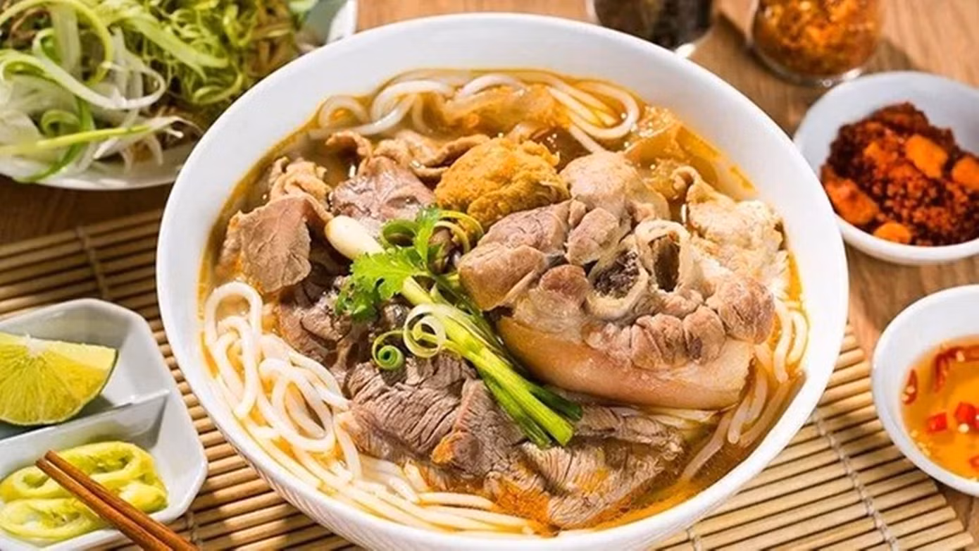 Bún bò Huế. Ảnh: Bách hóa xanh