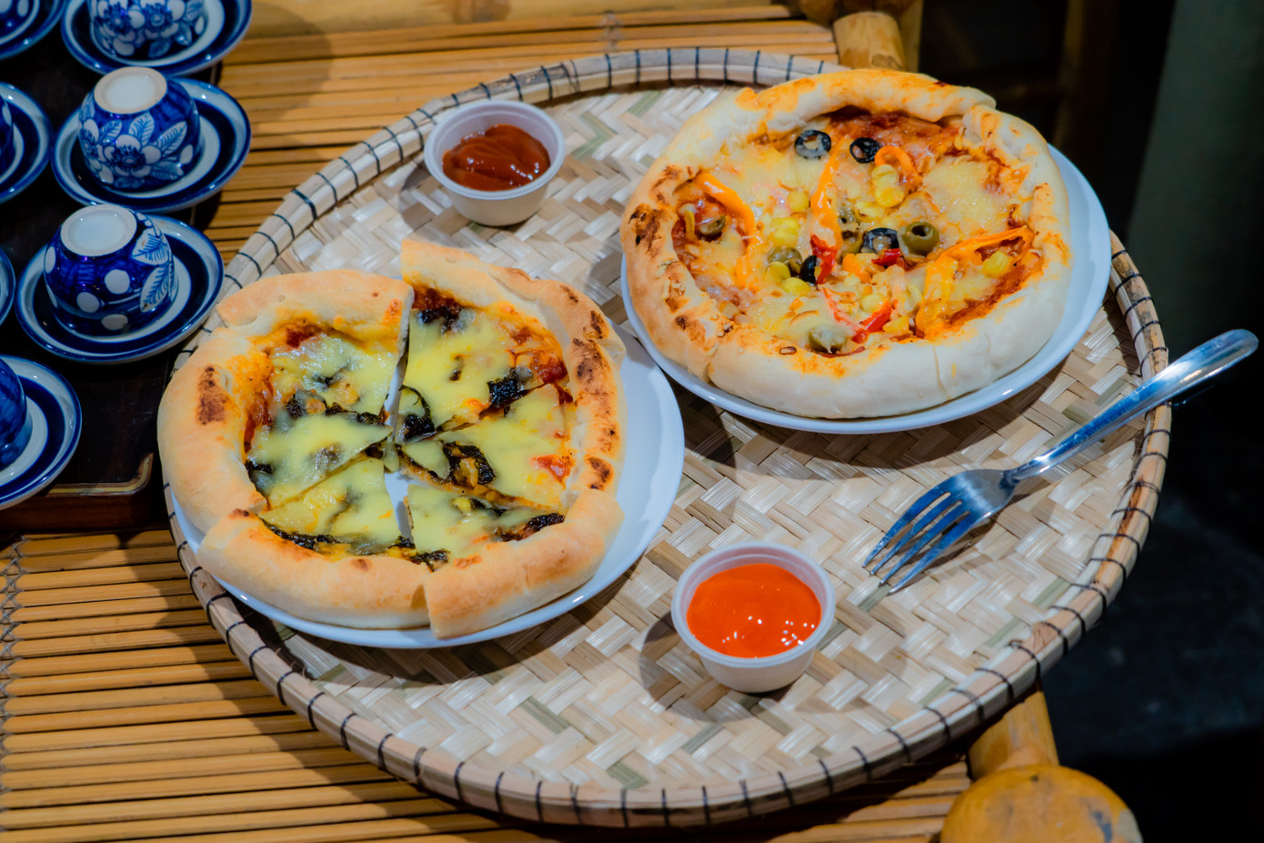 Các hoạt động quảng diễn pha trà sen, thưởng thức các loại trà sen, các loại bánh sen, những món ẩm thực từ sen tại các gian hàng của doanh nghiệp địa phương.