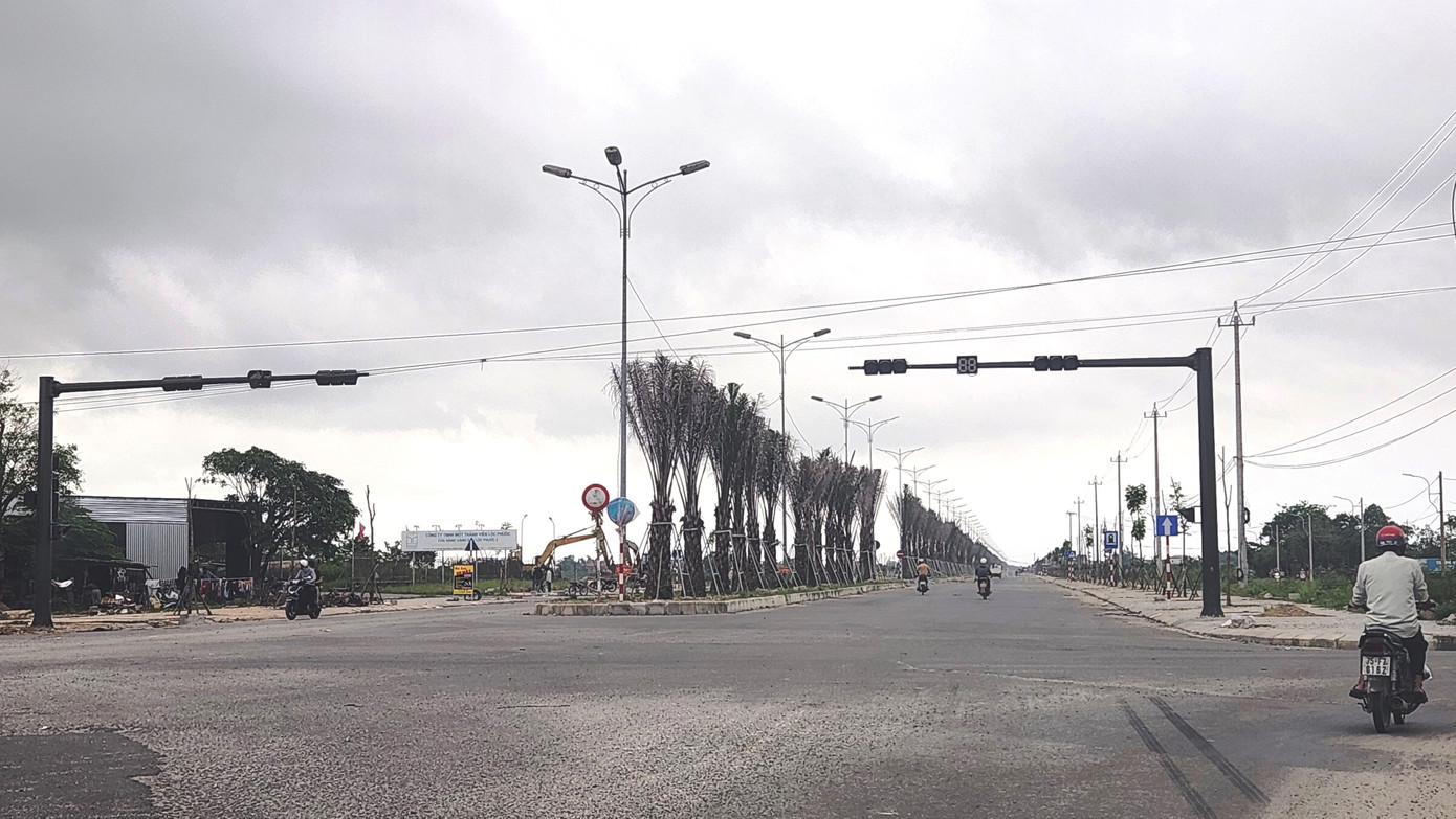 Dự án đường Phú Mỹ - Thuận An (qua huyện Phú Vang và TP. Huế) có chiều dài gần 4,2km, nền đường rộng 36m, khởi công xây dựng từ tháng 9/2018. Dự án đường Phú Mỹ - Thuận An (qua huyện Phú Vang và TP. Huế) có chiều dài gần 4,2km, nền đường rộng 36m, khởi công xây dựng từ tháng 9/2018.