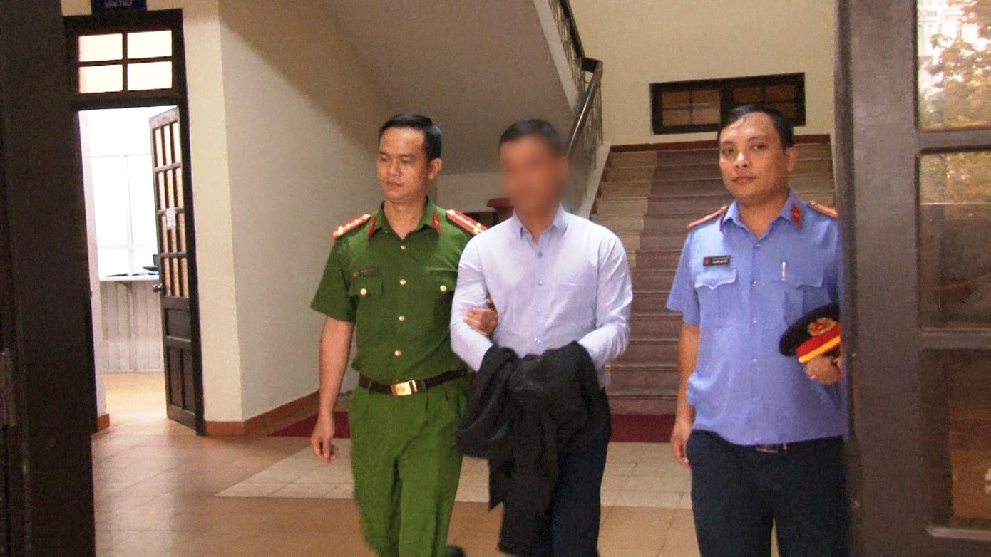 Bắt tạm giam đối tượng Giang. Ảnh: CACC Bắt tạm giam đối tượng Giang. Ảnh: CACC