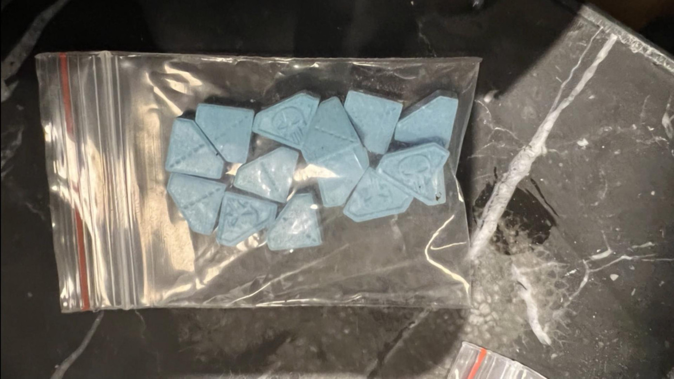 Tang vật ma túy do công an thu giữ từ nhóm thanh niên "phê" ma túy trong khu đô thị cao cấp ở Huế Tang vật ma túy do công an thu giữ từ nhóm thanh niên "phê" ma túy trong khu đô thị cao cấp ở Huế