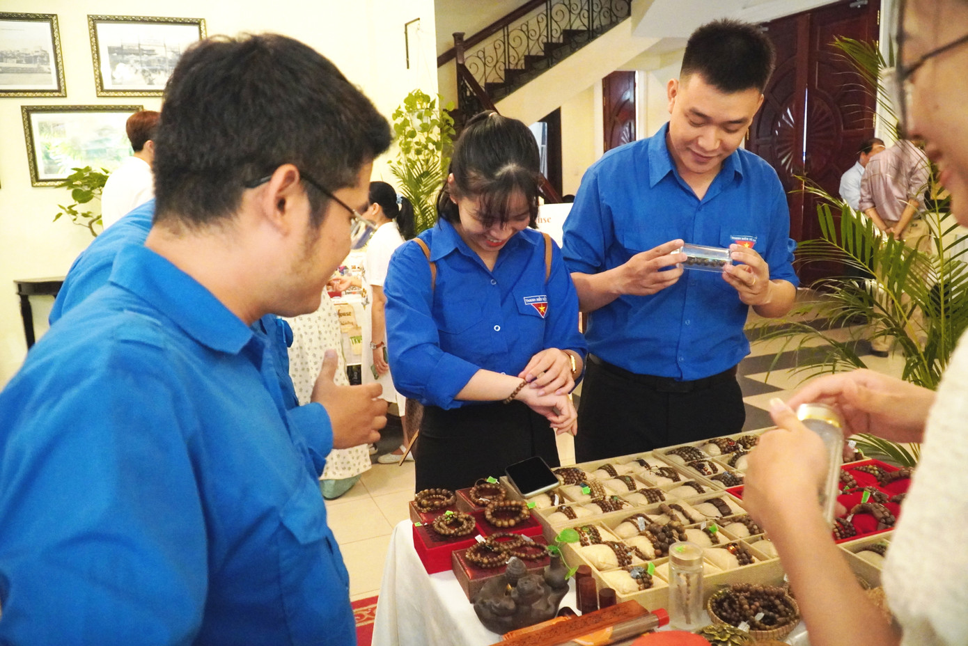 Trưng bày, giới thiệu sản phẩm khởi nghiệp, sáng tạo của giới trẻ Huế. Trưng bày, giới thiệu sản phẩm khởi nghiệp, sáng tạo của giới trẻ Huế.