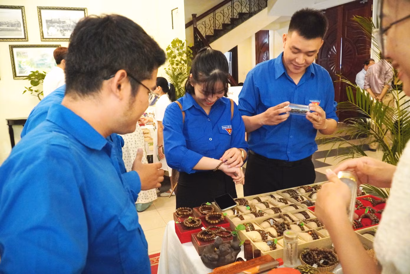 Trưng bày, giới thiệu sản phẩm khởi nghiệp, sáng tạo của giới trẻ Huế.