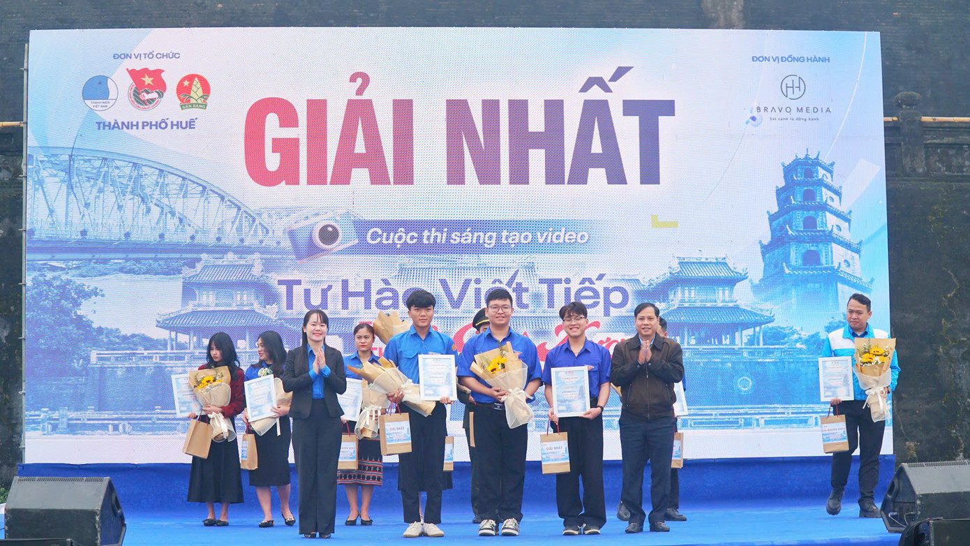 Trao giải cuộc thi sáng tạo video Tự hào viết tiếp truyền thống quê hương.