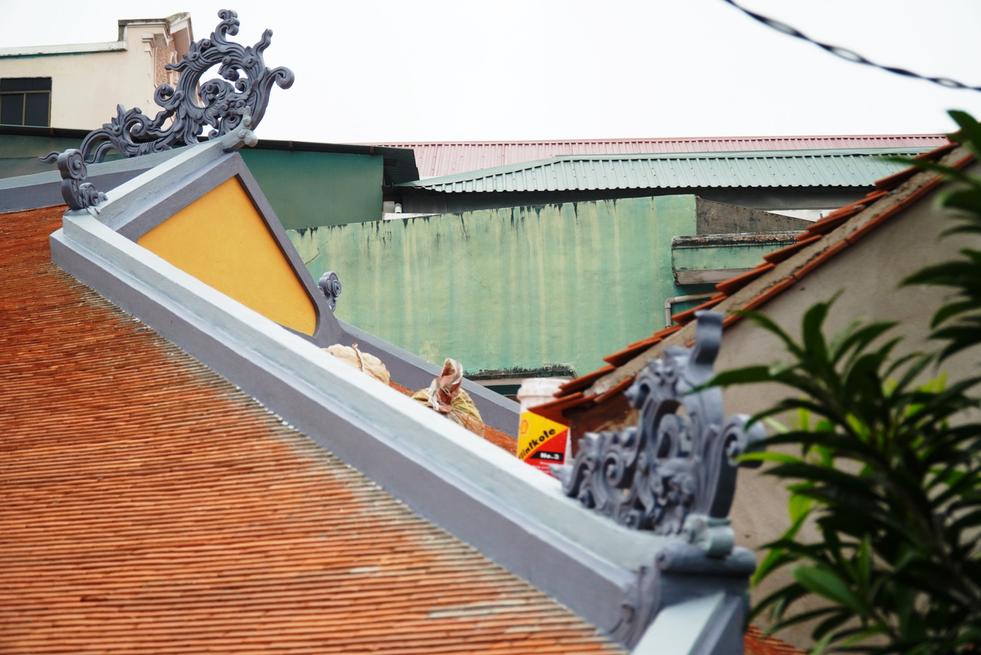 Đến nay, phần khôi phục, tôn tạo hai khối nhà chính và nhà phụ của di tích Châu Hương Viên đã cơ bản hoàn tất. Đến nay, phần khôi phục, tôn tạo hai khối nhà chính và nhà phụ của di tích Châu Hương Viên đã cơ bản hoàn tất.