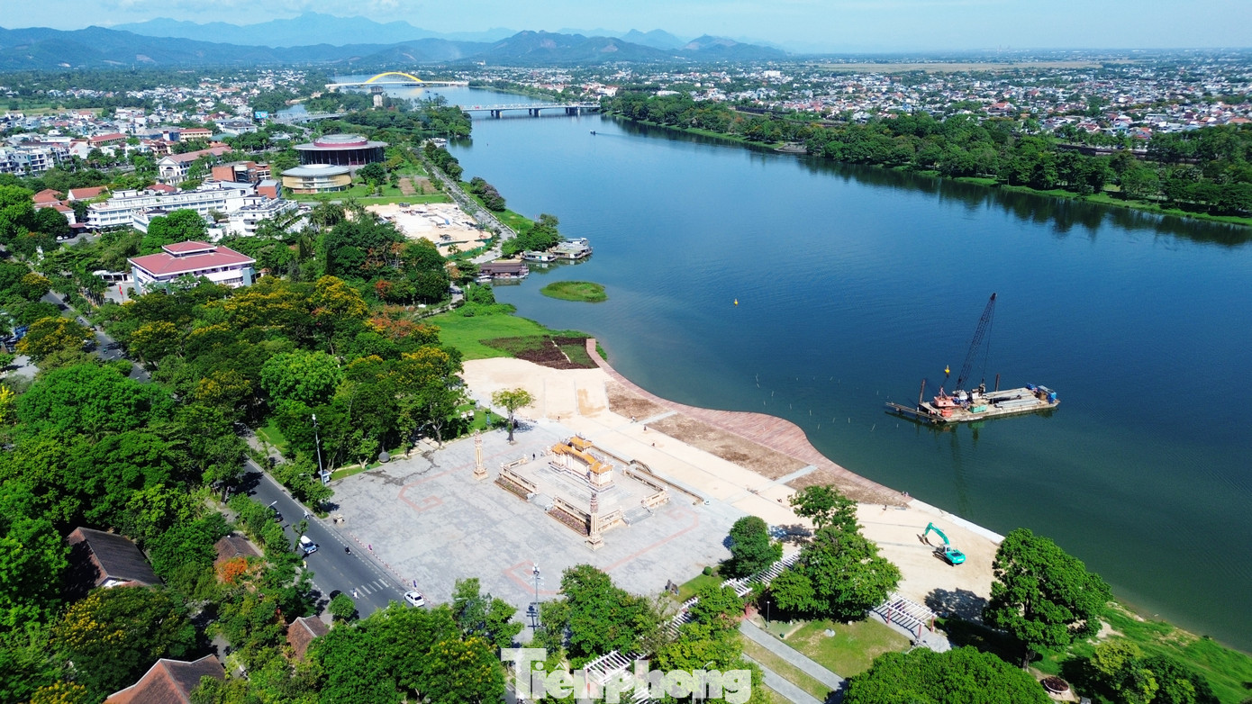 Ông Bình kỳ vọng thông qua các sự kiện như chung kết Hoa hậu Việt Nam, hình ảnh Huế - thành phố di sản, thành phố Festival - sẽ được lan tỏa mạnh mẽ hơn, trở thành biểu tượng giao thoa giữa truyền thống và hiện đại. Đây là yếu tố quan trọng góp phần nâng cao vị thế Huế trên bản đồ du lịch khu vực và quốc tế. Ông Bình kỳ vọng thông qua các sự kiện như chung kết Hoa hậu Việt Nam, hình ảnh Huế - thành phố di sản, thành phố Festival - sẽ được lan tỏa mạnh mẽ hơn, trở thành biểu tượng giao thoa giữa truyền thống và hiện đại. Đây là yếu tố quan trọng góp phần nâng cao vị thế Huế trên bản đồ du lịch khu vực và quốc tế.