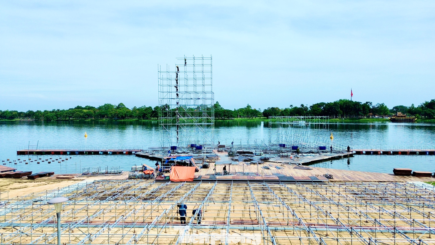 Theo ông Nguyễn Thanh Bình - Phó Chủ tịch Thường trực UBND TP Huế, việc đưa chung kết Hoa hậu Việt Nam 2024 về tổ chức tại Huế là một bước đi chiến lược, góp phần mở rộng không gian Festival, tôn vinh vẻ đẹp truyền thống gắn với bảo tồn, lan tỏa, phát huy giá trị di sản văn hóa và hội nhập. Theo ông Nguyễn Thanh Bình - Phó Chủ tịch Thường trực UBND TP Huế, việc đưa chung kết Hoa hậu Việt Nam 2024 về tổ chức tại Huế là một bước đi chiến lược, góp phần mở rộng không gian Festival, tôn vinh vẻ đẹp truyền thống gắn với bảo tồn, lan tỏa, phát huy giá trị di sản văn hóa và hội nhập.