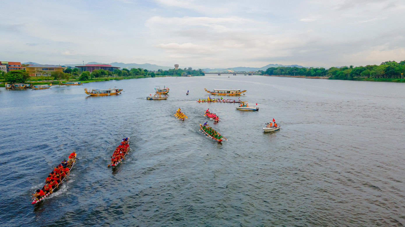 Mỗi đội có 12 tay đua và một lái chính, tranh tài ở các nội dung gồm: Giải phá; một giải cúng và ba giải tiền nữ và bốn giải tiền nam.