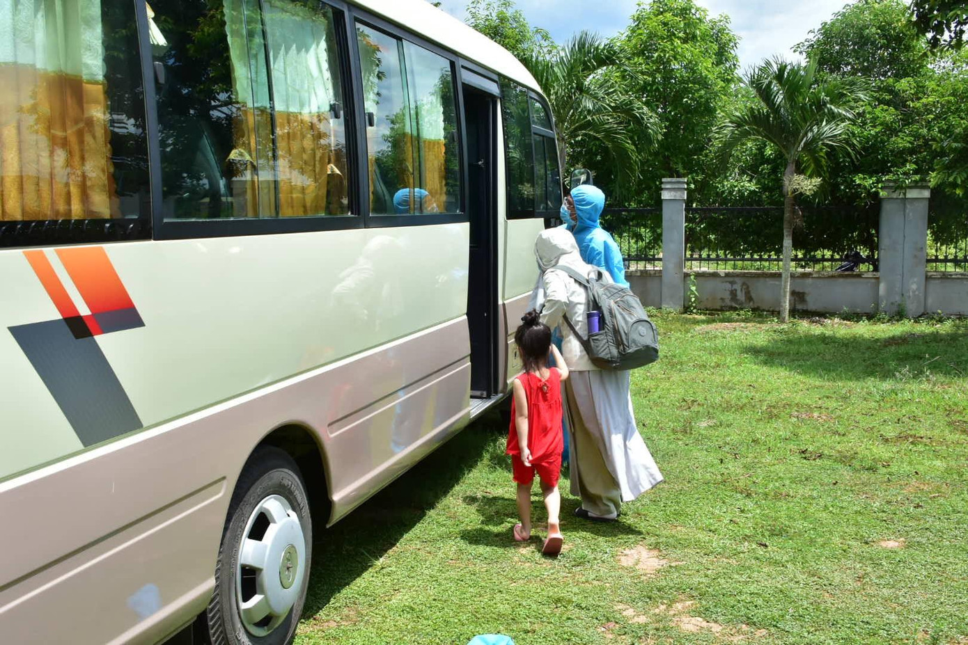 Một công dân Huế đi tàu về Đông Hà và cách ly tại Lao Bảo (Quảng Trị) cho biết, không có chuyện bà con khi xuống ga Huế thì bị đẩy đuổi Một công dân Huế đi tàu về Đông Hà và cách ly tại Lao Bảo (Quảng Trị) cho biết, không có chuyện bà con khi xuống ga Huế thì bị đẩy đuổi