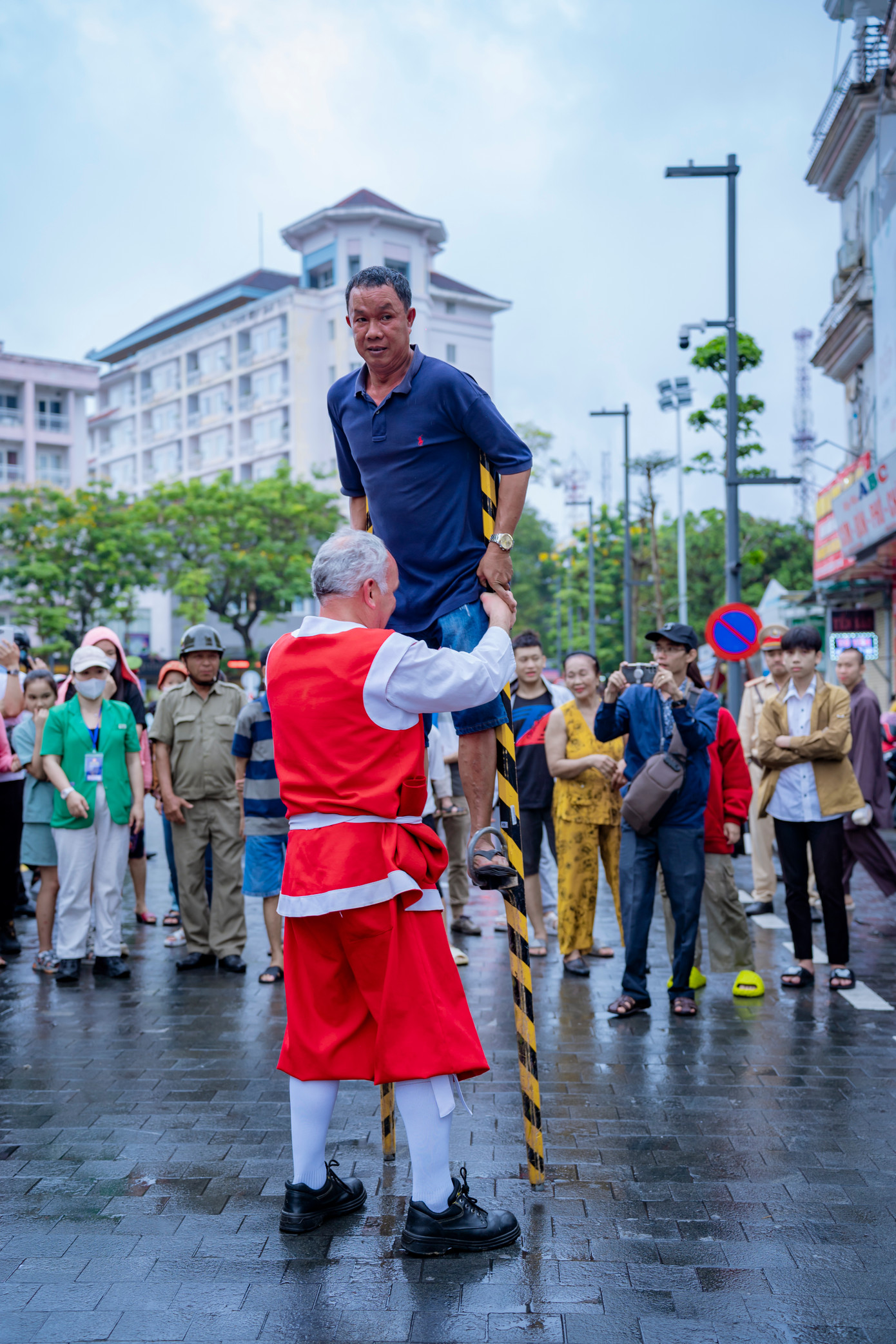 Đoàn Nghệ thuật cà kheo Bỉ sẽ biểu diễn trên đường phố Huế đến ngày 4/5/2023.