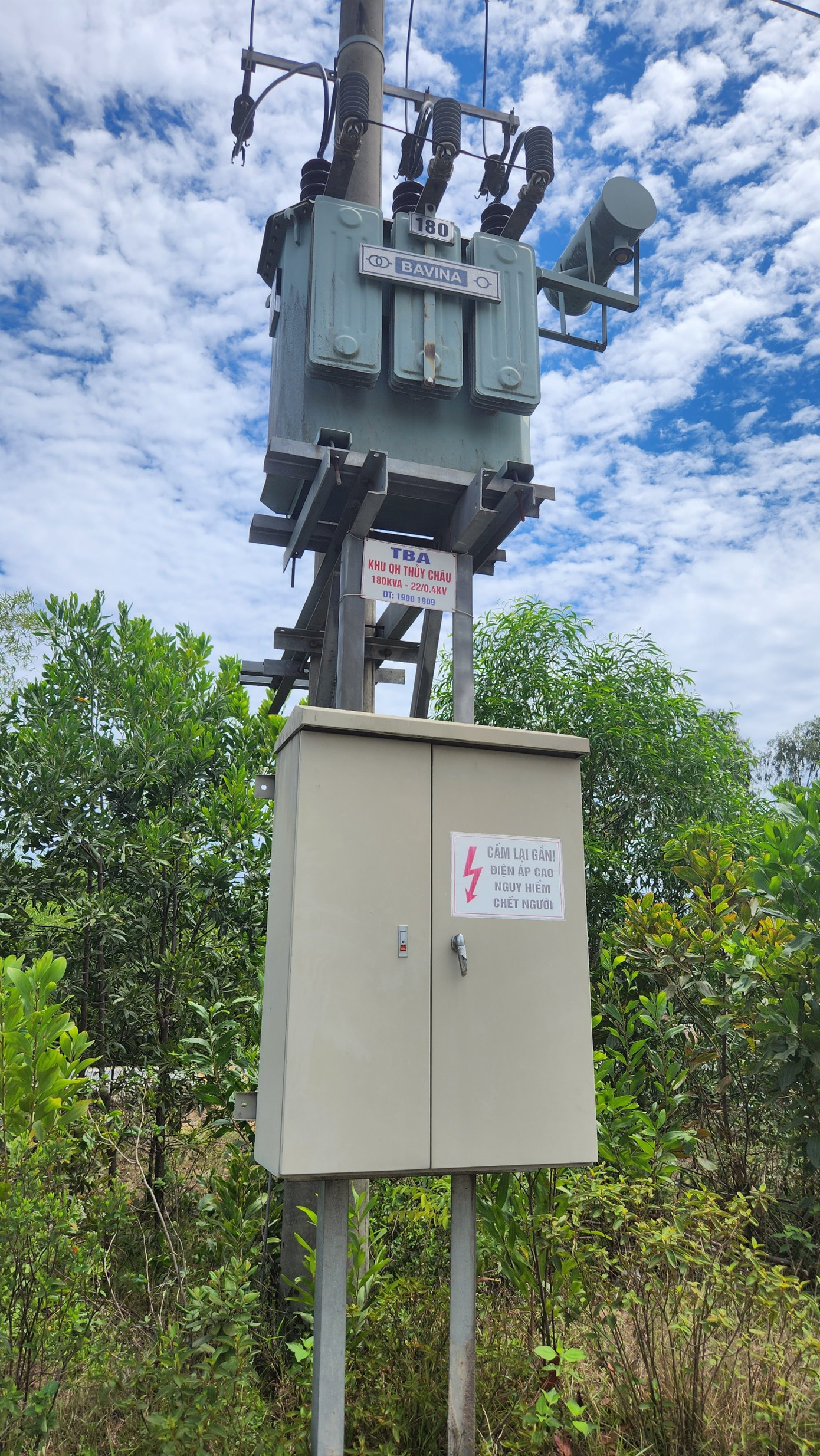 Trạm biến áp phục vụ khu quy hoạch vẫn nằm chờ.