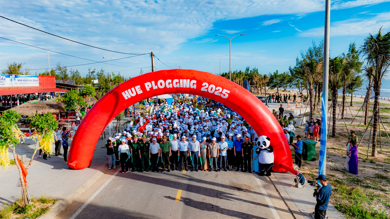 Hoạt động Hue Plogging 2025 gắn với các hành động bảo vệ môi trường ven biển và đầm phá tại Huế.