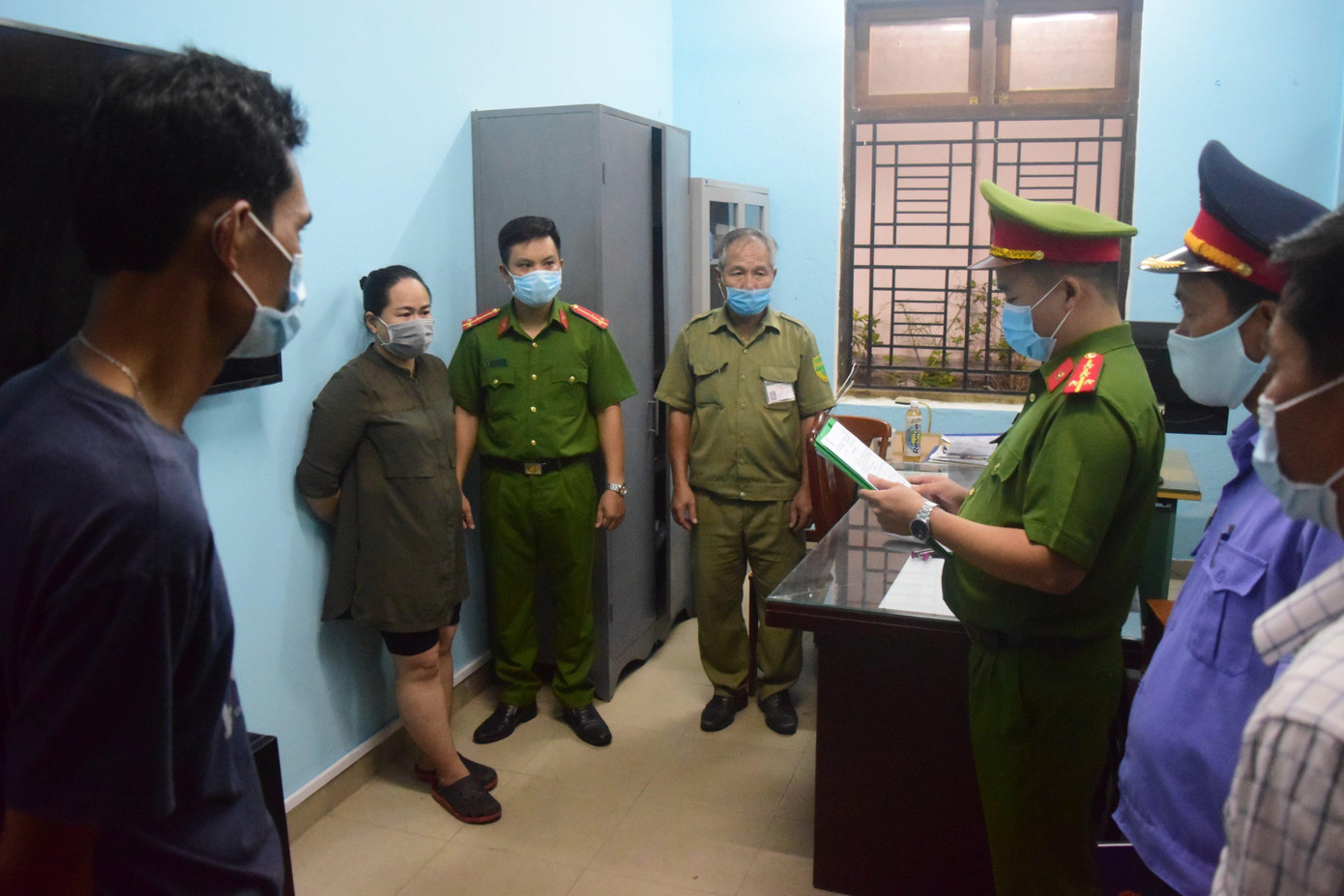 Đọc lệnh khởi tố đối tượng thuộc đường dây cá độ bóng đá "khủng" tại Huế