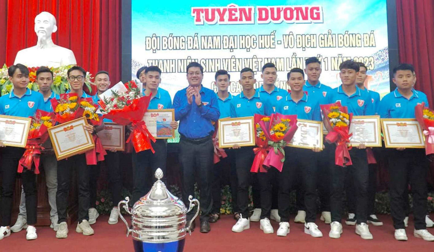 Ban Thường vụ Tỉnh Đoàn TT-Huế tuyên dương đội bóng đá ĐH Huế - đơn vị vừa xuất sắc giành cúp vô địch giải bóng đá thanh niên sinh viên Việt Nam lần thứ I, năm 2023.