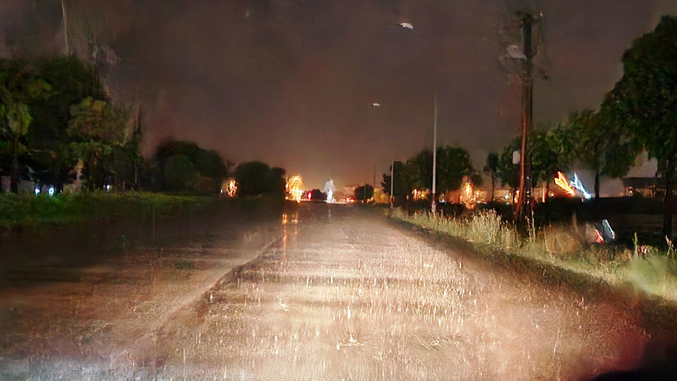 Tại nhiều tuyến đường, hầu như không có bất kỳ phương tiện nào qua lại. Điện đường bị ngắt trên tuyến đường Văn Tiến Dũng qua phường Thủy Dương (thị xã Hương Thủy).