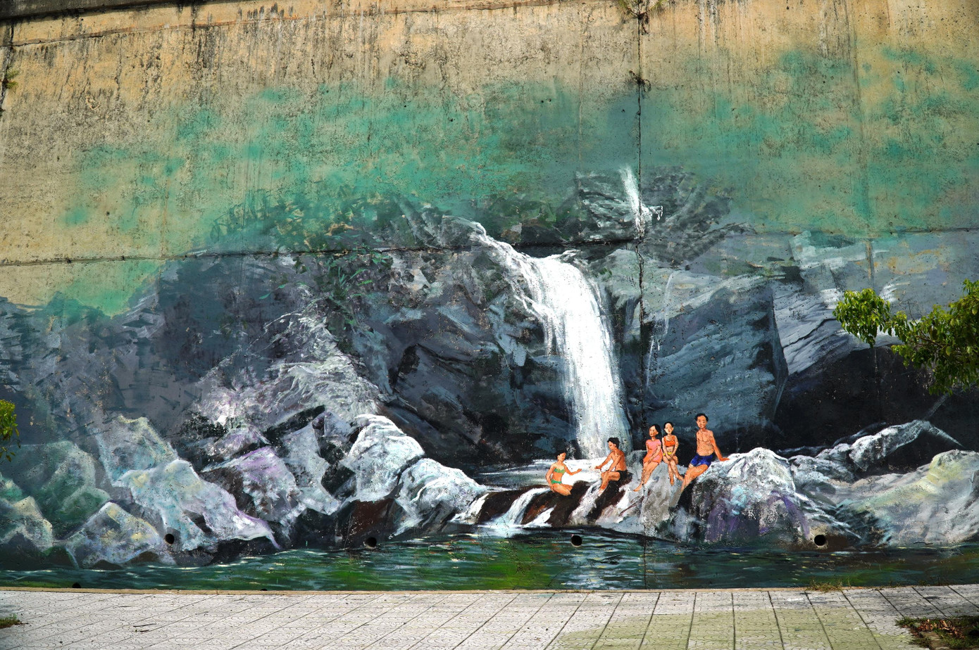 Các con suối hoang sơ tuyệt đẹp là tiềm năng phát triển du lịch của địa phương.