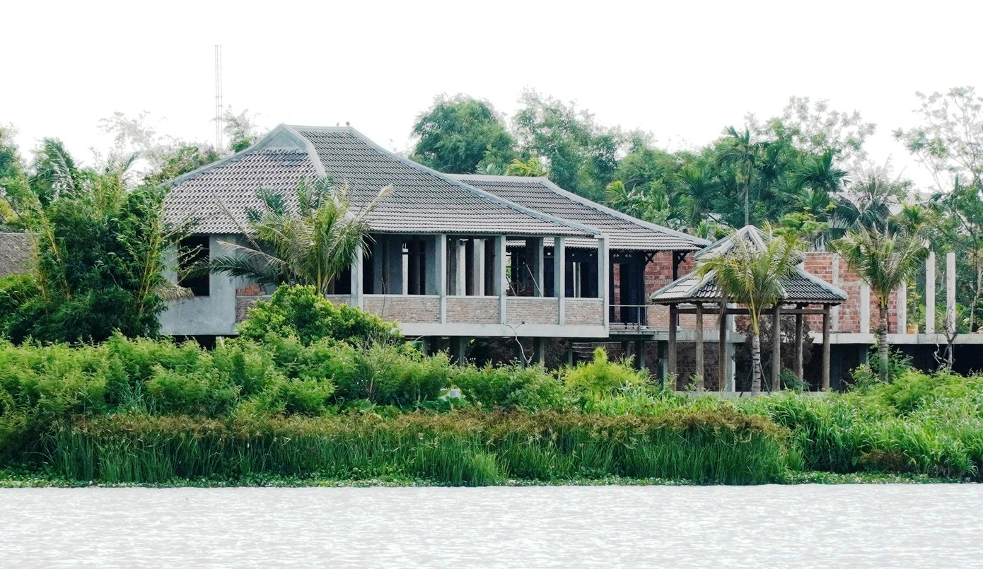 Cảnh quan sông Hương có nguy cơ bị băm nát bởi những công trình cao tầng, không phép thuộc dự án "gắn mác" sản xuất nông nghiệp, sinh thái này Cảnh quan sông Hương có nguy cơ bị băm nát bởi những công trình cao tầng, không phép thuộc dự án "gắn mác" sản xuất nông nghiệp, sinh thái này