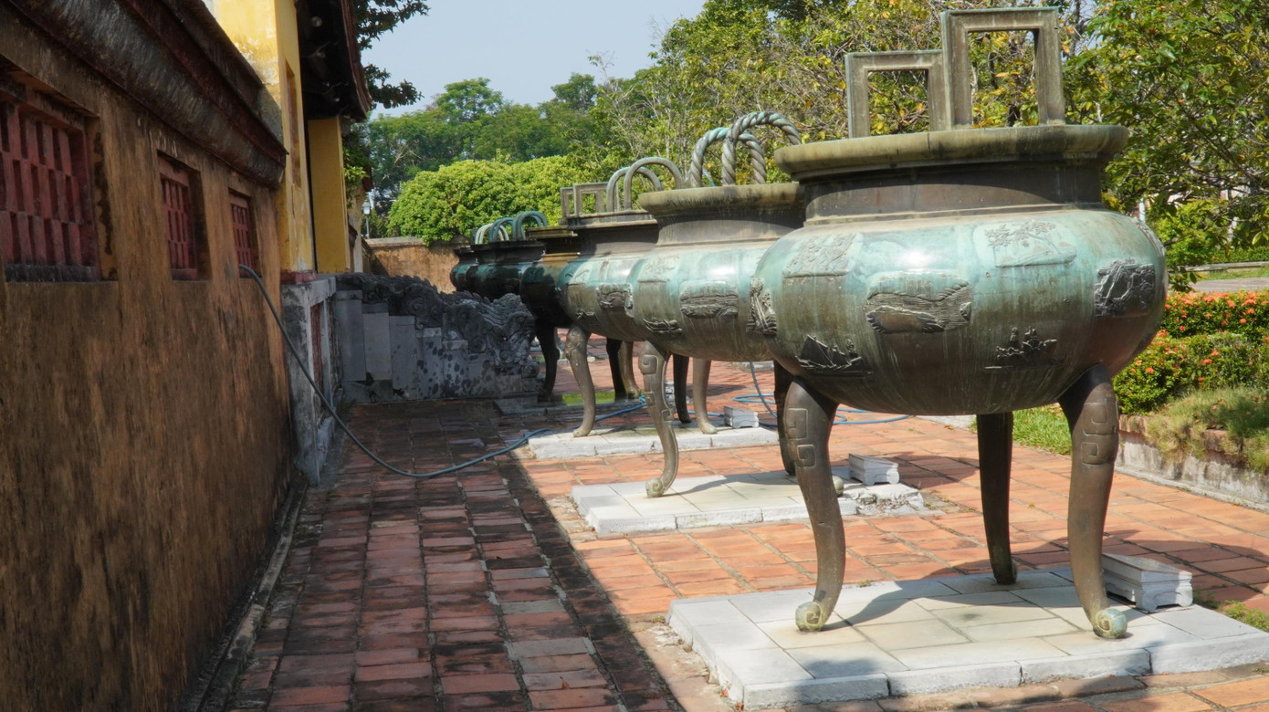 Cửu đỉnh được công nhận Bảo vật quốc gia năm 2012. Trung tâm Bảo tồn Di tích Cố đô Huế hiện hoàn thành xây dựng hồ sơ gửi Bộ VH-TT&amp;DL xem xét cho ý kiến trước khi đệ trình UNESCO công nhận Cửu đỉnh là "Di sản Tư liệu thế giới".