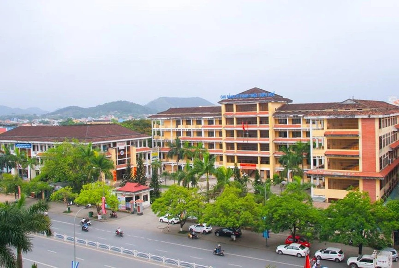 Trường CĐ Sư phạm TT-Huế - ngôi trường sư phạm có lịch sử hình thành gần 50 năm tại Huế . Ảnh: C.Đ.H Trường CĐ Sư phạm TT-Huế - ngôi trường sư phạm có lịch sử hình thành gần 50 năm tại Huế . Ảnh: C.Đ.H