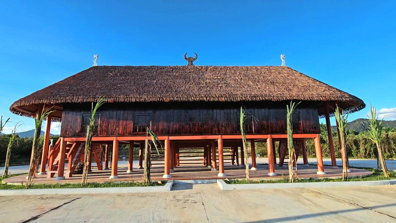 Nhà sàn của người Pa Cô. Nhà sàn của người Pa Cô.