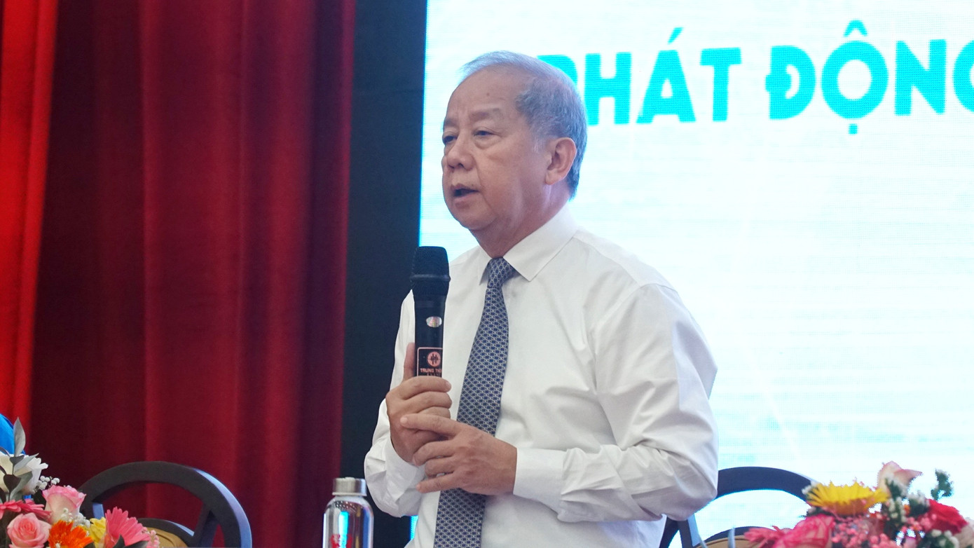 Ông Phan Ngọc Thọ đề nghị ngành giáo dục và đào tạo tỉnh quan tâm, lưu ý về những khó khăn, vướng mắc mà các thầy cô giáo đã bày tỏ, chia sẻ tại buổi gặp mặt. Ông Phan Ngọc Thọ đề nghị ngành giáo dục và đào tạo tỉnh quan tâm, lưu ý về những khó khăn, vướng mắc mà các thầy cô giáo đã bày tỏ, chia sẻ tại buổi gặp mặt.