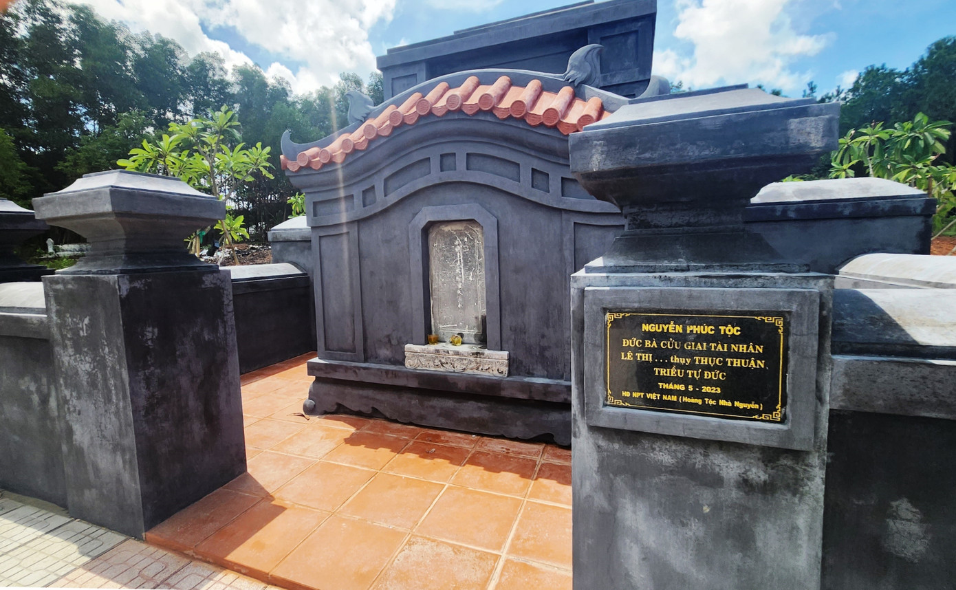 Tổng diện tích công trình xây dựng lăng vợ vua Tự Đức rộng 202m2, riêng khu lăng chính rộng 35m2, diện tích còn lại được lát đá, trồng cây tạo cảnh quan… Đến nay, công trình đã hoàn thành.