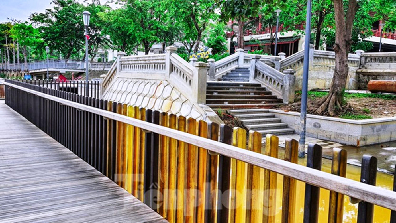 Cầu gỗ lim ven sông Hương, TP Huế, do KOICA (Hàn Quốc) tài trợ thực hiện Cầu gỗ lim ven sông Hương, TP Huế, do KOICA (Hàn Quốc) tài trợ thực hiện