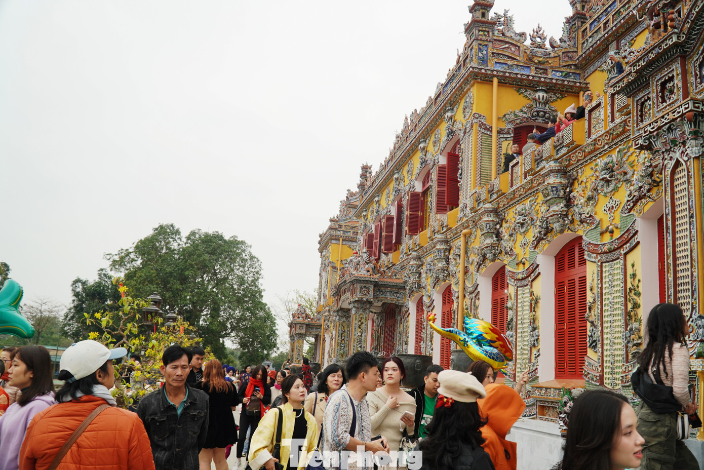 Điện Kiến Trung mở cửa dịp Tết Nguyên đán Giáp Thìn 2024 là một trong những điểm du lịch thu hút rất đông du khách. Ảnh: Ngọc Văn Điện Kiến Trung mở cửa dịp Tết Nguyên đán Giáp Thìn 2024 là một trong những điểm du lịch thu hút rất đông du khách. Ảnh: Ngọc Văn