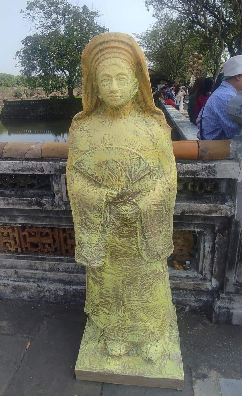 Sau thời gian ngắn trưng bày và gây phản ứng trong dư luận, các bức tượng đã được thu hồi, dời đi. Ảnh: MXH. Sau thời gian ngắn trưng bày và gây phản ứng trong dư luận, các bức tượng đã được thu hồi, dời đi. Ảnh: MXH.