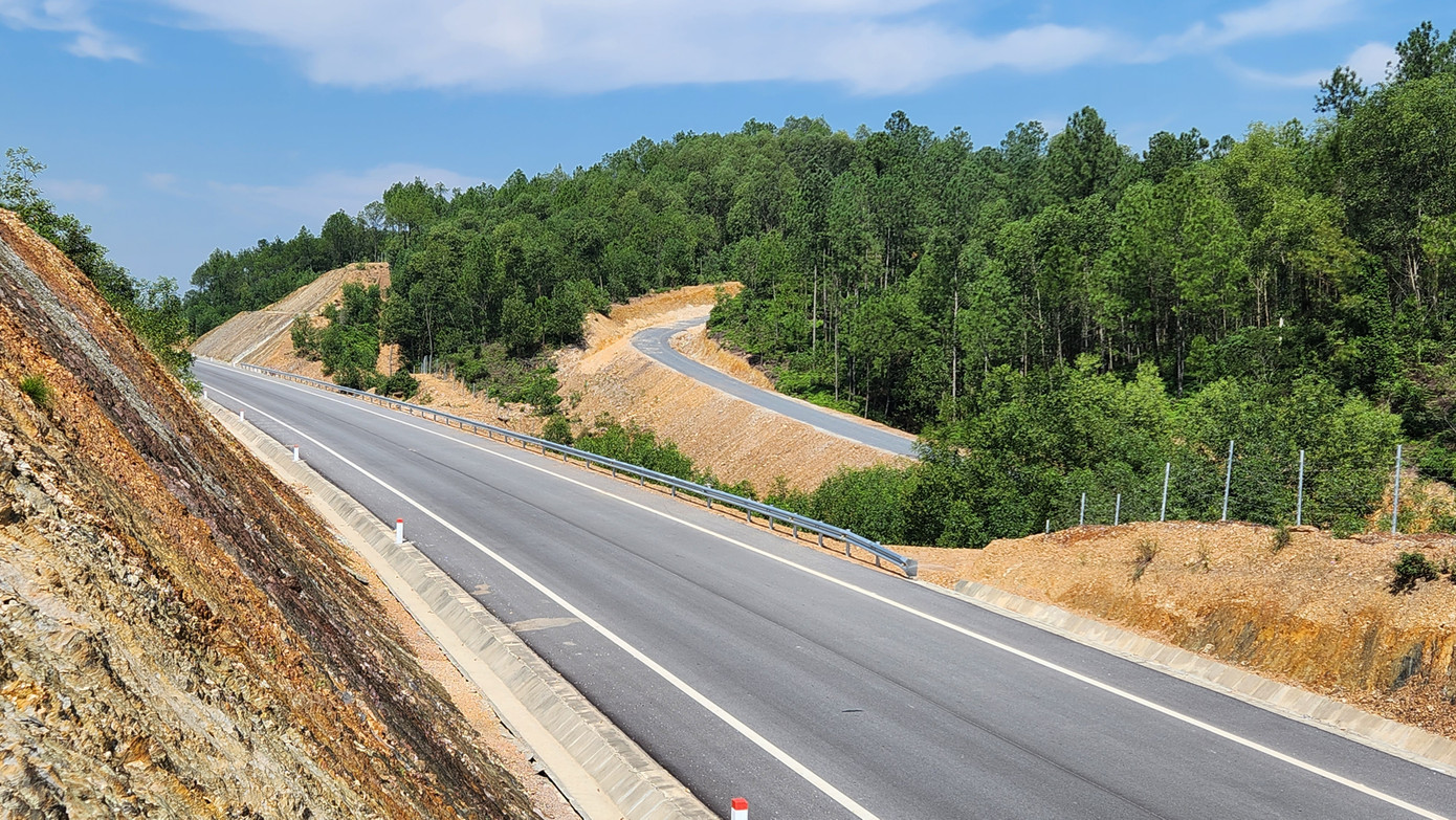 Dự án đi qua hai tỉnh TT-Huế và Quảng Trị nhằm kết nối các trung tâm kinh tế, chính trị của hai địa phương, từng bước hoàn thiện cơ sở hạ tầng đồng bộ, mở ra nhiều cơ hội đầu tư, tạo tiền đề phát triển kinh tế xã hội của hai tỉnh và khu vực miền Trung nói chung. Dự án đi qua hai tỉnh TT-Huế và Quảng Trị nhằm kết nối các trung tâm kinh tế, chính trị của hai địa phương, từng bước hoàn thiện cơ sở hạ tầng đồng bộ, mở ra nhiều cơ hội đầu tư, tạo tiền đề phát triển kinh tế xã hội của hai tỉnh và khu vực miền Trung nói chung.