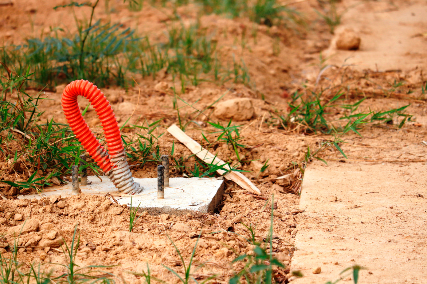 Hệ thống điện chiếu sáng chuẩn bị được lắp đặt trên đường dạo ven sông Hương thuộc cồn Dã Viên. Hệ thống điện chiếu sáng chuẩn bị được lắp đặt trên đường dạo ven sông Hương thuộc cồn Dã Viên.