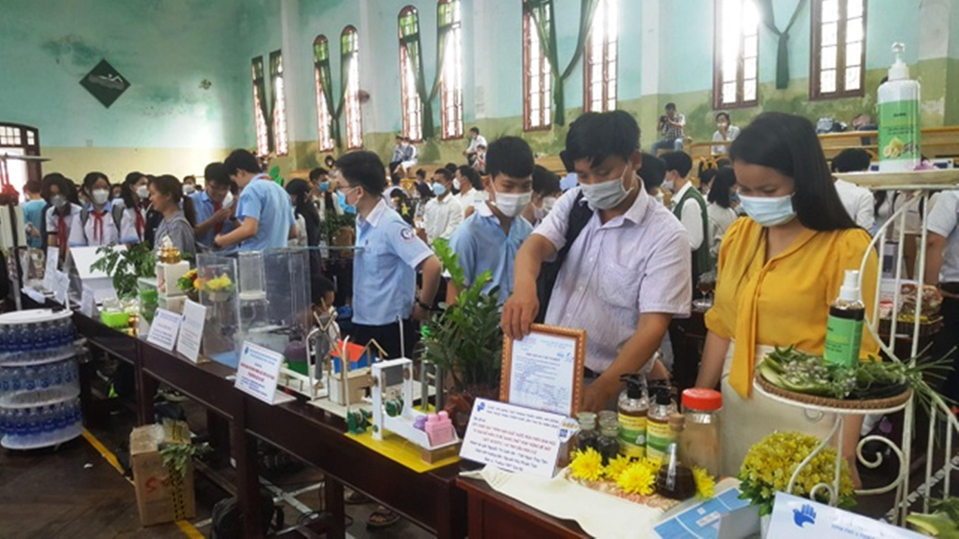 Các đề tài dự thi sáng tạo Thanh thiếu niên, Nhi đồng tỉnh TT-Huế lần thứ 15. Ảnh: Minh Thương Các đề tài dự thi sáng tạo Thanh thiếu niên, Nhi đồng tỉnh TT-Huế lần thứ 15. Ảnh: Minh Thương