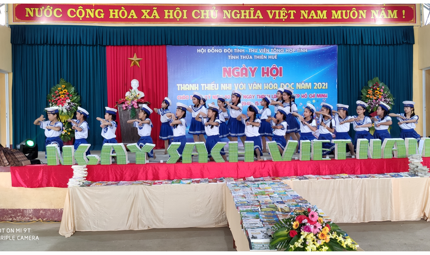 Thanh thiếu nhi TT-Huế với văn hóa đọc. Thanh thiếu nhi TT-Huế với văn hóa đọc.