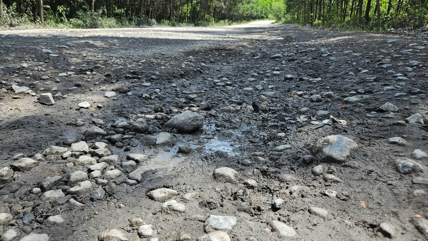 Mới đây, Sở Xây dựng đã có tờ trình gửi UBND TP Huế và Sở Tài chính xem xét, phê duyệt chủ trương đầu tư dự án nâng cấp Tỉnh lộ 9 đoạn từ Quốc lộ 1 đến nút giao cao tốc Cam Lộ – La Sơn, nhằm đảm bảo an toàn cho người và phương tiện lưu thông trên tuyến, đồng thời phát huy hiệu quả mạng lưới hạ tầng giao thông liên vùng tại Huế. Mới đây, Sở Xây dựng đã có tờ trình gửi UBND TP Huế và Sở Tài chính xem xét, phê duyệt chủ trương đầu tư dự án nâng cấp Tỉnh lộ 9 đoạn từ Quốc lộ 1 đến nút giao cao tốc Cam Lộ – La Sơn, nhằm đảm bảo an toàn cho người và phương tiện lưu thông trên tuyến, đồng thời phát huy hiệu quả mạng lưới hạ tầng giao thông liên vùng tại Huế.