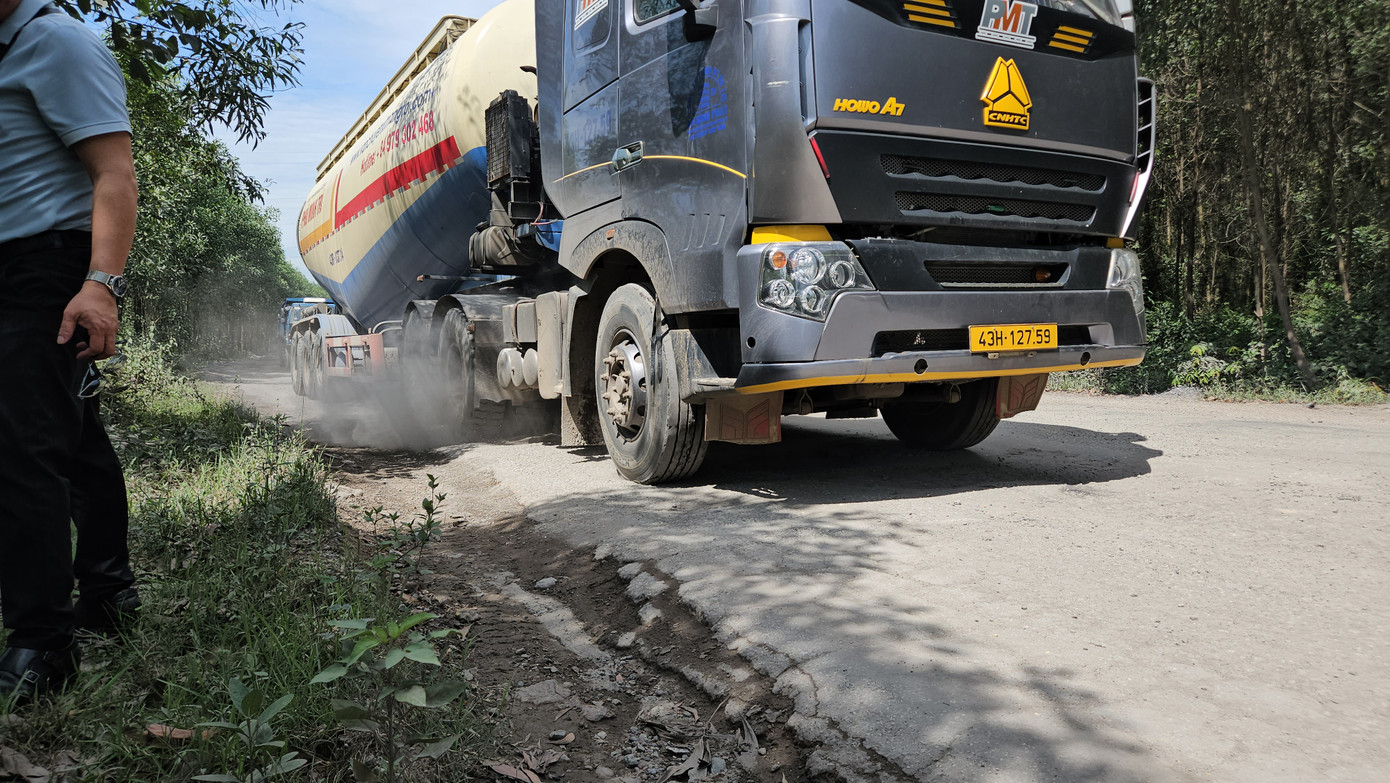 Mới đây, Sở Xây dựng đã có tờ trình gửi UBND TP Huế và Sở Tài chính xem xét, phê duyệt chủ trương đầu tư dự án nâng cấp Tỉnh lộ 9 đoạn từ Quốc lộ 1 đến nút giao cao tốc Cam Lộ – La Sơn, nhằm đảm bảo an toàn cho người và phương tiện lưu thông trên tuyến, đồng thời phát huy hiệu quả mạng lưới hạ tầng giao thông liên vùng tại Huế. Mới đây, Sở Xây dựng đã có tờ trình gửi UBND TP Huế và Sở Tài chính xem xét, phê duyệt chủ trương đầu tư dự án nâng cấp Tỉnh lộ 9 đoạn từ Quốc lộ 1 đến nút giao cao tốc Cam Lộ – La Sơn, nhằm đảm bảo an toàn cho người và phương tiện lưu thông trên tuyến, đồng thời phát huy hiệu quả mạng lưới hạ tầng giao thông liên vùng tại Huế.