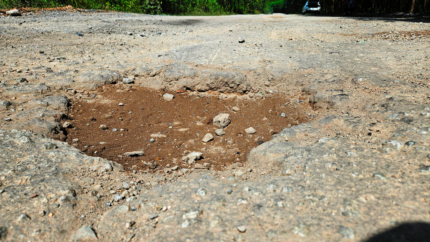 Mới đây, Sở Xây dựng đã có tờ trình gửi UBND TP Huế và Sở Tài chính xem xét, phê duyệt chủ trương đầu tư dự án nâng cấp Tỉnh lộ 9 đoạn từ Quốc lộ 1 đến nút giao cao tốc Cam Lộ – La Sơn, nhằm đảm bảo an toàn cho người và phương tiện lưu thông trên tuyến, đồng thời phát huy hiệu quả mạng lưới hạ tầng giao thông liên vùng tại Huế. Mới đây, Sở Xây dựng đã có tờ trình gửi UBND TP Huế và Sở Tài chính xem xét, phê duyệt chủ trương đầu tư dự án nâng cấp Tỉnh lộ 9 đoạn từ Quốc lộ 1 đến nút giao cao tốc Cam Lộ – La Sơn, nhằm đảm bảo an toàn cho người và phương tiện lưu thông trên tuyến, đồng thời phát huy hiệu quả mạng lưới hạ tầng giao thông liên vùng tại Huế.