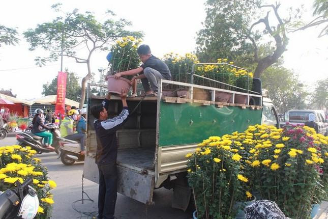 Huế vẫn tạo điều kiện cho người trồng hoa tiêu thụ sản phẩm ở không gian Chợ hoa ngày Tết âm lịch 2022