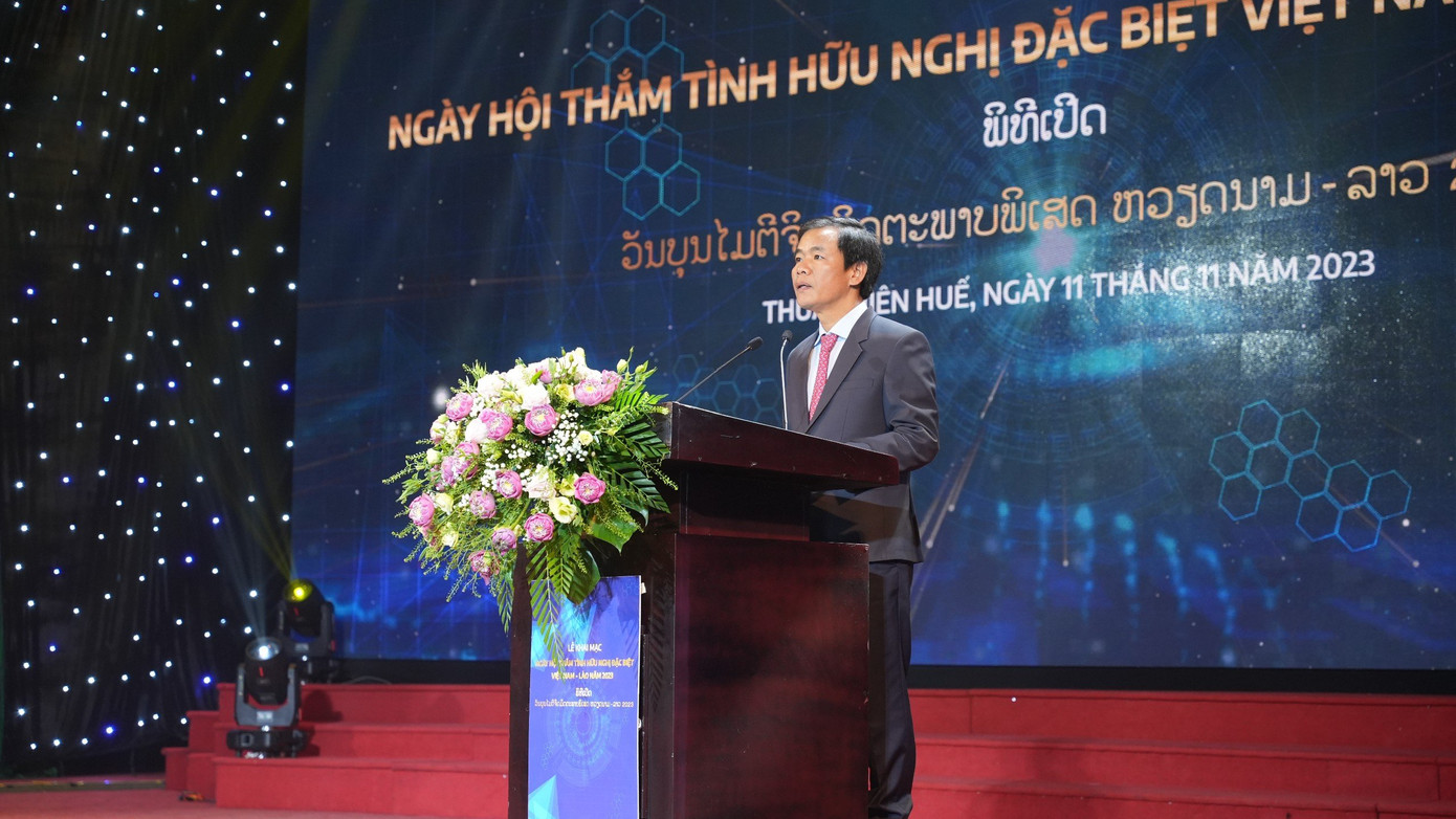 Chủ tịch UBND tỉnh TT-Huế Nguyễn Văn Phương phát biểu tại lễ khai mạc ngày hội. Chủ tịch UBND tỉnh TT-Huế Nguyễn Văn Phương phát biểu tại lễ khai mạc ngày hội.