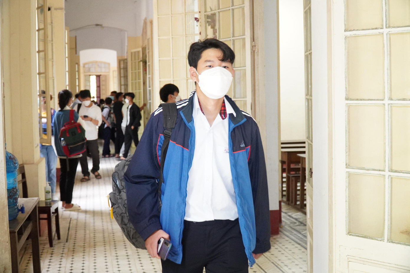 Theo ông Nguyễn Tân, Giám đốc Sở GD&amp;ĐT TT-Huế, với 33 điểm thi tương ứng với 33 cơ sở giáo dục THPT tại địa bàn mà thí sinh từng theo học trước đó, các em sẽ không gặp khó khăn khi đến trường thi, nhất là những thí sinh huyện vùng cao A Lưới, Nam Đông.