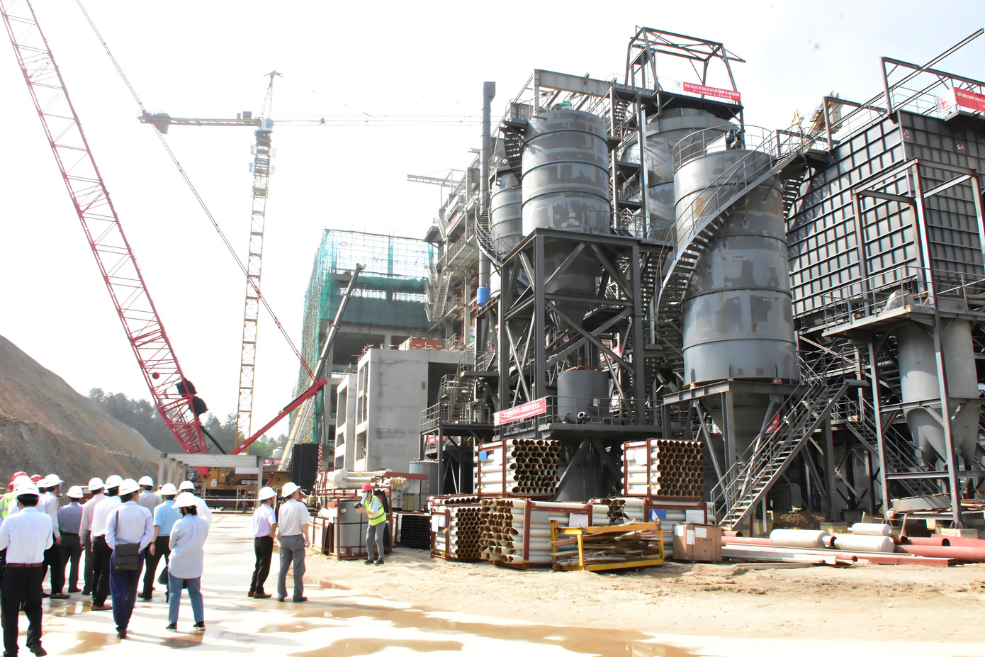 Trước đó, vào cuối năm 2021, dự án Nhà máy điện rác Phú Sơn được khởi công xây dựng tại xã Phú Sơn (thị xã Hương Thủy), với tổng mức đầu tư gần 1.700 tỷ đồng. Ảnh: CTV