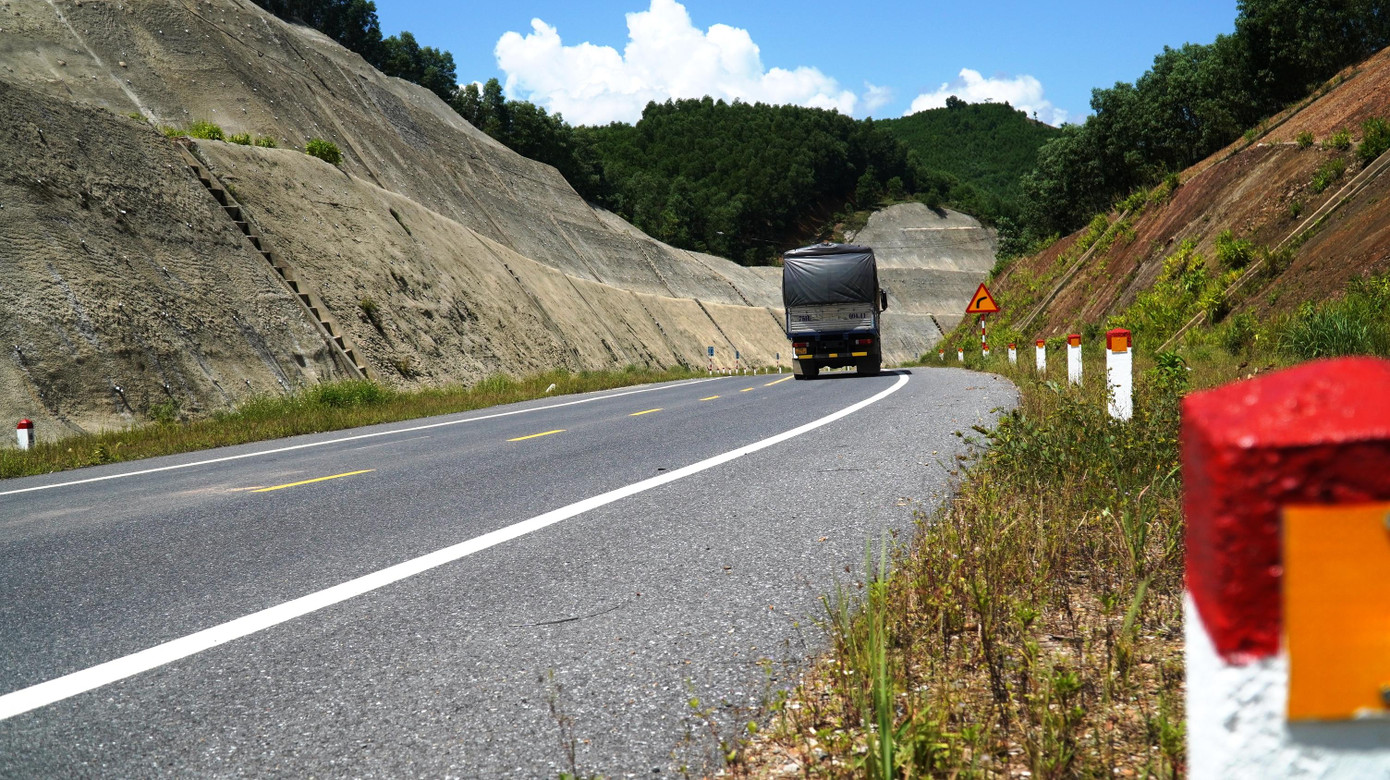 Trên tuyến chưa có thủ tục chính thức áp dụng thu phí. Cơ quan chức năng hiện đặt ra một số quy định đối với vận hành, khai thác tuyến cao tốc này Trên tuyến chưa có thủ tục chính thức áp dụng thu phí. Cơ quan chức năng hiện đặt ra một số quy định đối với vận hành, khai thác tuyến cao tốc này