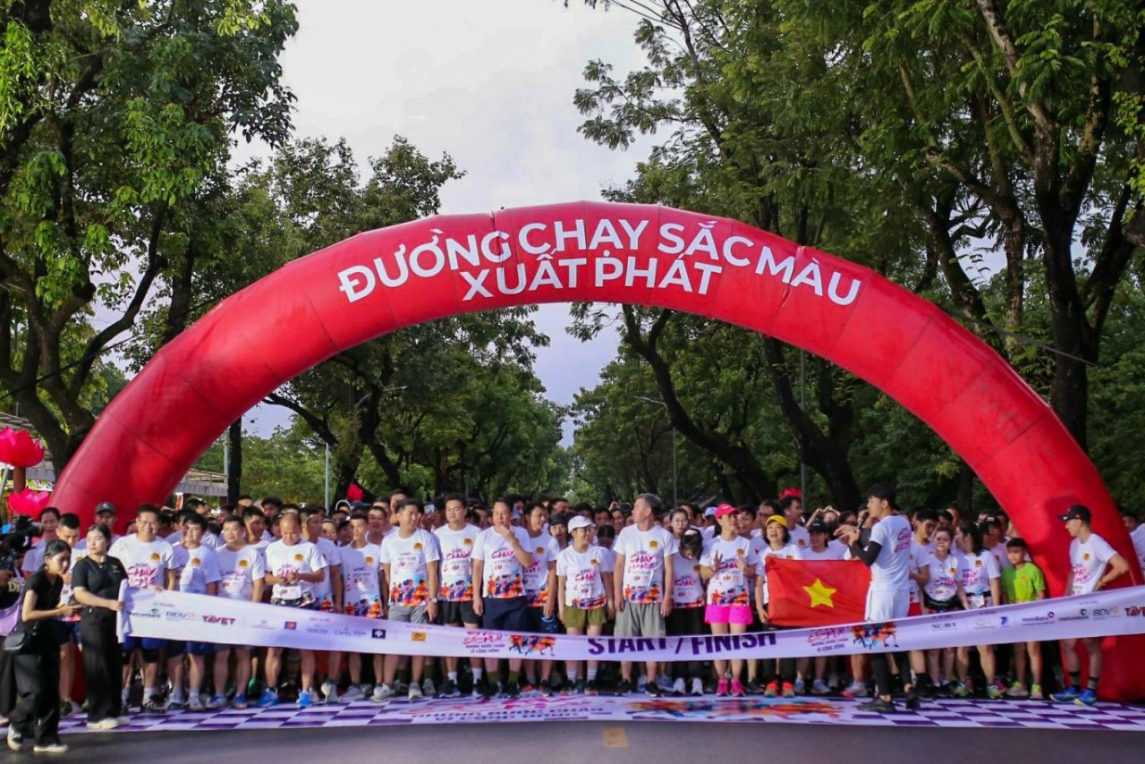 Ngày 17/5, tại TP. Huế diễn ra hoạt động thể thao “Đường chạy sắc màu - những bước chân vì cộng đồng”, do Công an tỉnh TT-Huế tổ chức.