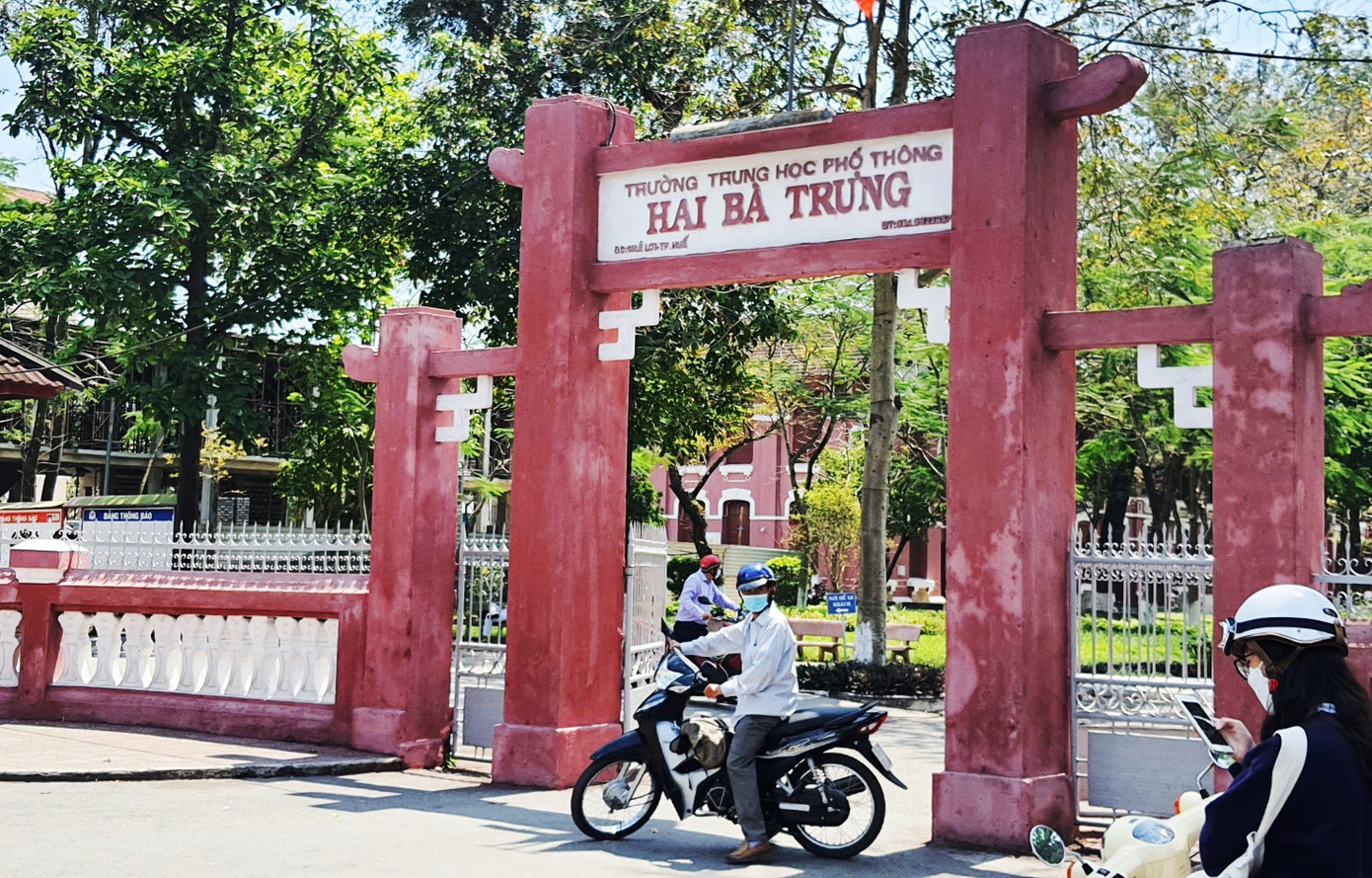 Trường THPT Hai Bà Trưng (TP Huế) Trường THPT Hai Bà Trưng (TP Huế)